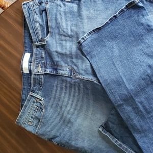 Levi's Signature Mid Rise Bootcut Jeans